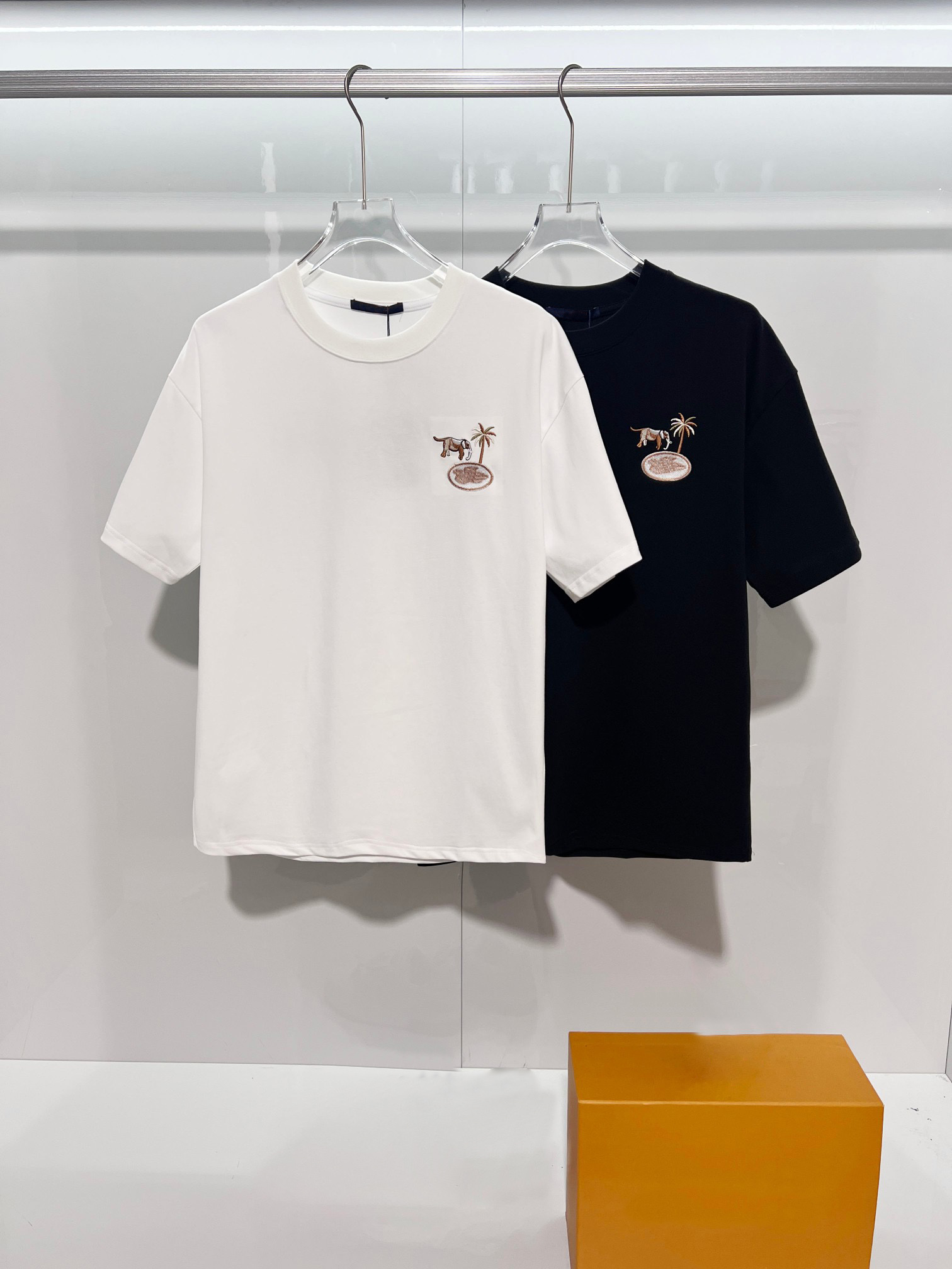 2026 Tees Mens Designers T Shirt Man Womens tshirts With Letters Print Short Sleeves Summer Shirts Men Loose Tees Asian size S-XXXL hx26400