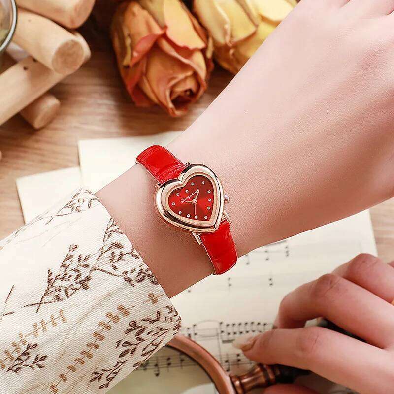 Women's Watch Fashion Rhinestone Heart Dial Leather Band Quartz Watches Z260206