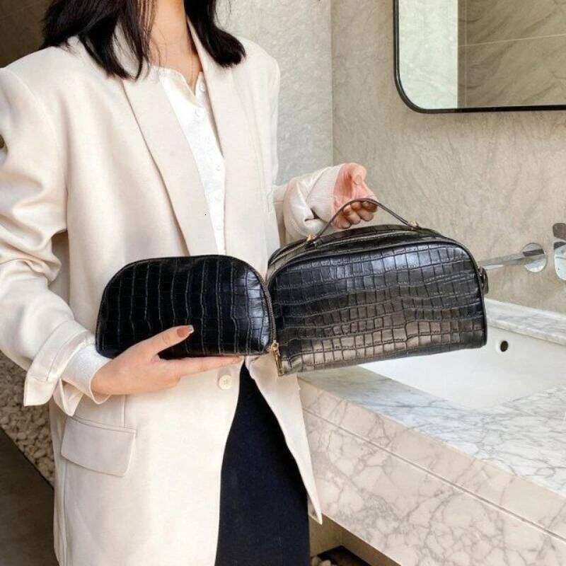 Large-capacity Cosmetic Storage Waterproof Simple Washing Carry-on Portable Female Organizer Travel Toiletries Makeup Bag Y260206