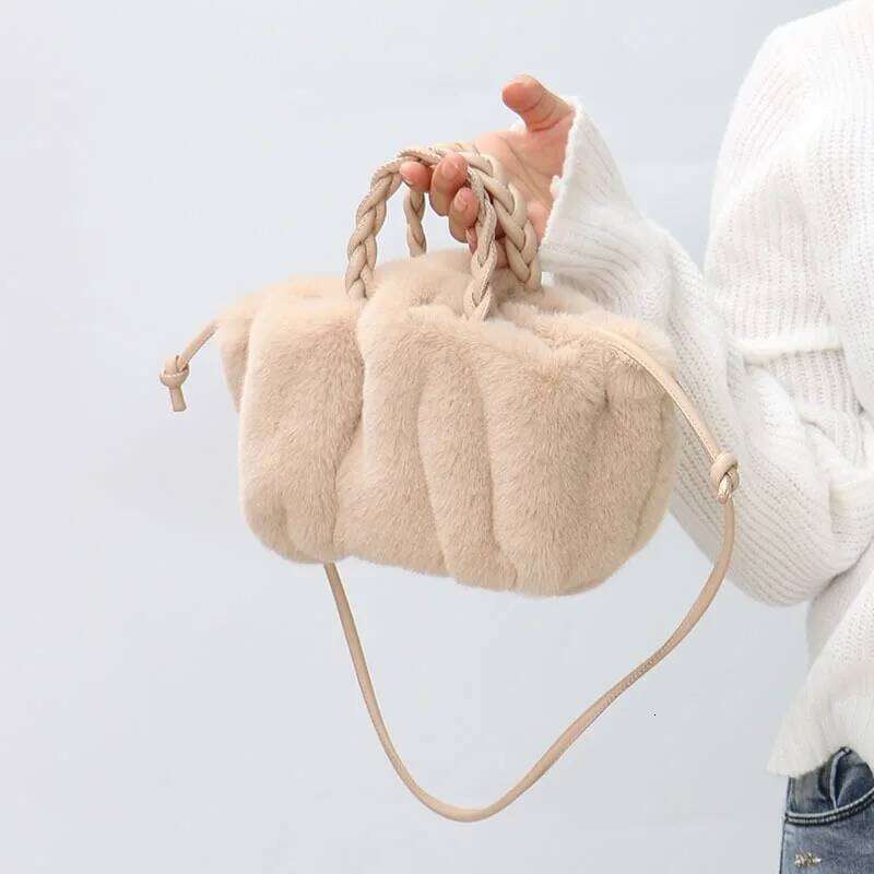 Autumn versatile simple solid color portable hair women's autumn and winter new pleated cloud bag high-end plush XJ260129