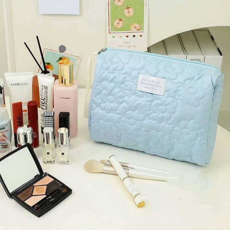 Embroidery Large-Capacity Cosmetic Waterproof Portable Storage Bag Travel Makeup Pouch Y260206