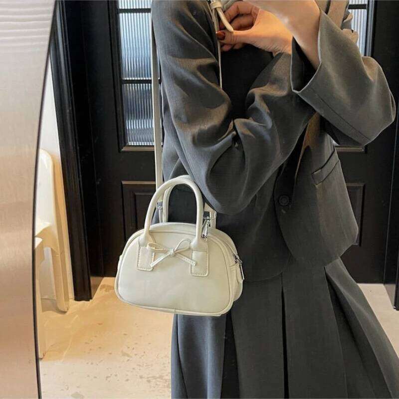 Korean Style Spring Summer Bow Accent Zipper Shoulder Bag 2025 New Fashion Versatile Crossbody Mini Red Top-Handle Bags Y260205