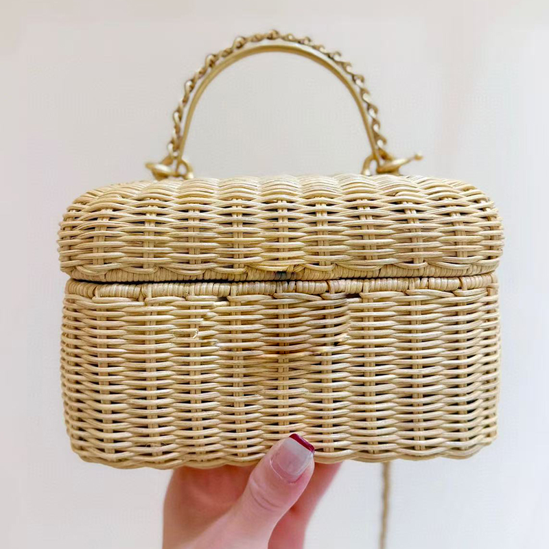 Designer bag handbag handle Summer Straw Chain Shoulder Bagsl Raffia Hand Woven Flap Bags Gold Hardware Heavy Chains Buckle Hasp Women Travel Beach dd