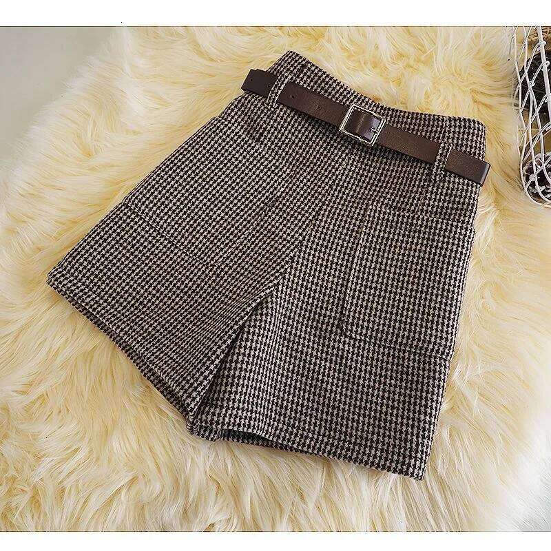 High Waist Plaid Short Women's Autumn Winter Fashion Versatile Slimming Wool Wide Leg Korean Style Outdoor Pants XJ260206