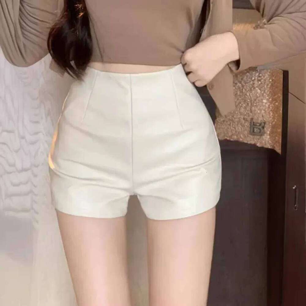 Women's New 2023 Autumn Black Leather Shorts High-waisted Slimming Tight A- line Casual Pants For Smooth Slimmed Silhouette C260206
