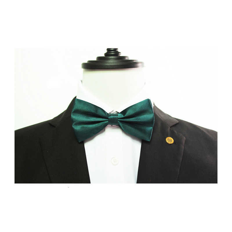For the groom's wedding, the new groom's best man wears a black suit with a bow tie. It's a large-sized, super-large-sized, elongated v