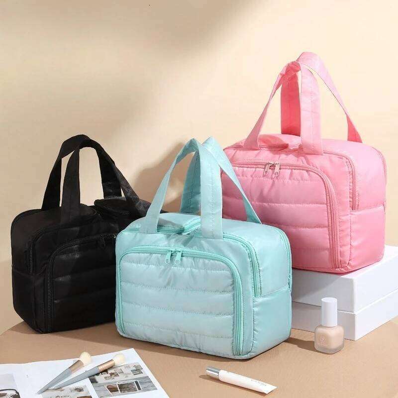 New fluffy makeup travel toiletry large-capacity multi-functional zoned bag, cosmetics storage bag Y260206