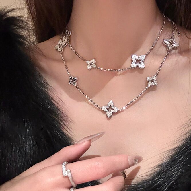 Designer Necklace Gold plated Zirconium Rhombic Hollow Striped Flower Necklace Pointed edge High end Collar Style Classical Light and Luxurious Jewelr - view 5