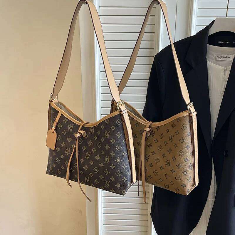 Winter Popular 2026 New Light Luxury Retro Printed Armpit Tote Women's Large-capacity Versatile Commuter Messenger Bag Y260205