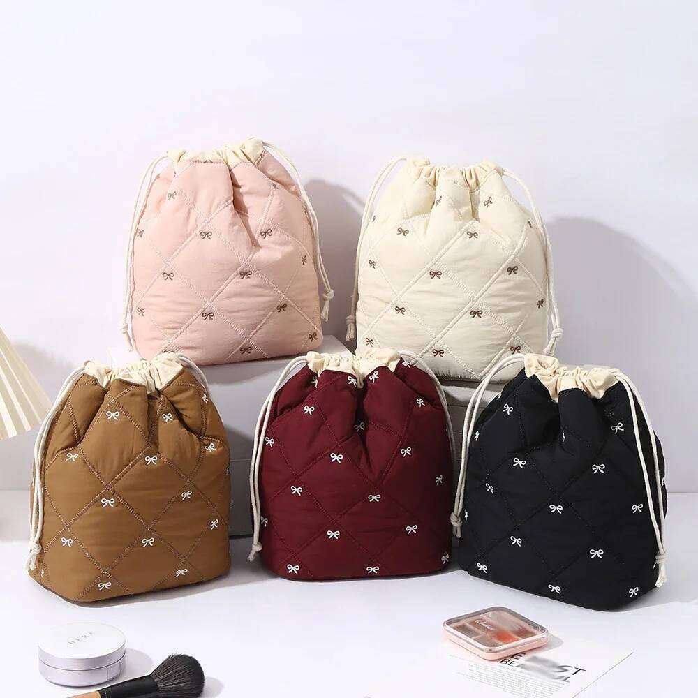 Large-Capacity Stylish Makeup Bag Cute Soft Fabric Cosmetic Organizer Portable Womens Travel Beauty Pouch Y260206