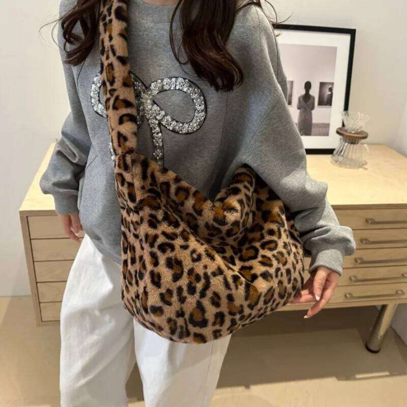 Women's Plush Leopard Love Heart Pattern Underarm Shoulder Bag Autumn Winter Ladies Large Capacity Shopper Tote Handbags XJ260129