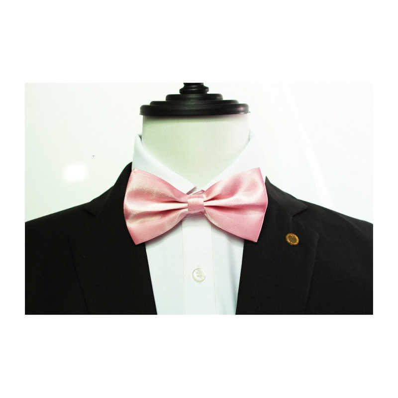 For the groom's wedding, the new groom's best man wears a black suit with a bow tie. It's a large-sized, super-large-sized, elongated v