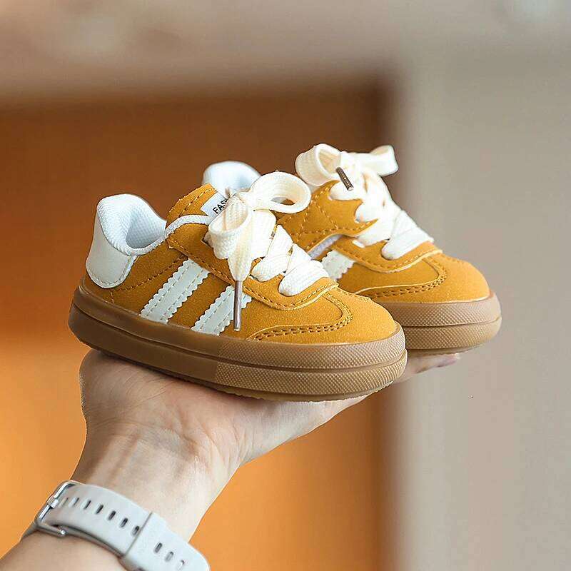 2025 New Autumn Baby Shoes Leather Toddler Kids Outdoor Boys Tennis Soft Sole Fashion Little Girls Sneakers EU 15-25 26Y0206