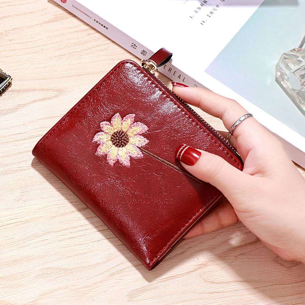 Red retro floral pattern short wallet, classic clutch purse and coin purse, textured card holder. Y260206