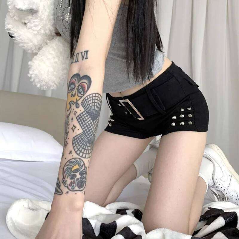 Black Sexy Hot Girl Low-Waisted Jean Woman American Retro Elastic Slim Ultrashort Jeans Gothic Y2K Rivet Denim Shorts XJ260206