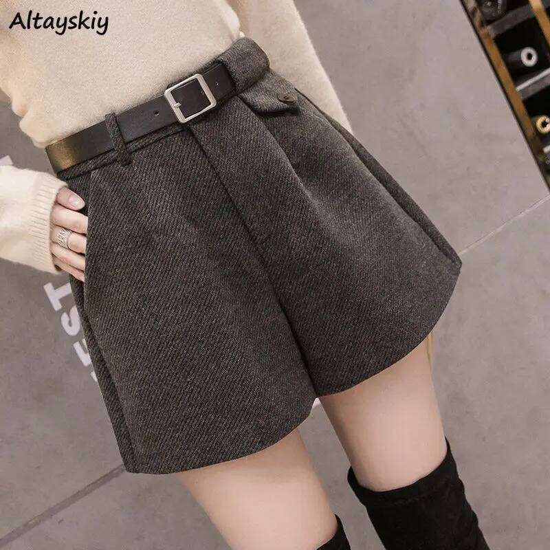 Wide Leg Woolen Shorts Women Winter Thicken Warm Comfortable Vintage Classic Office Lady High Waist All-match Harajuku British XJ260206