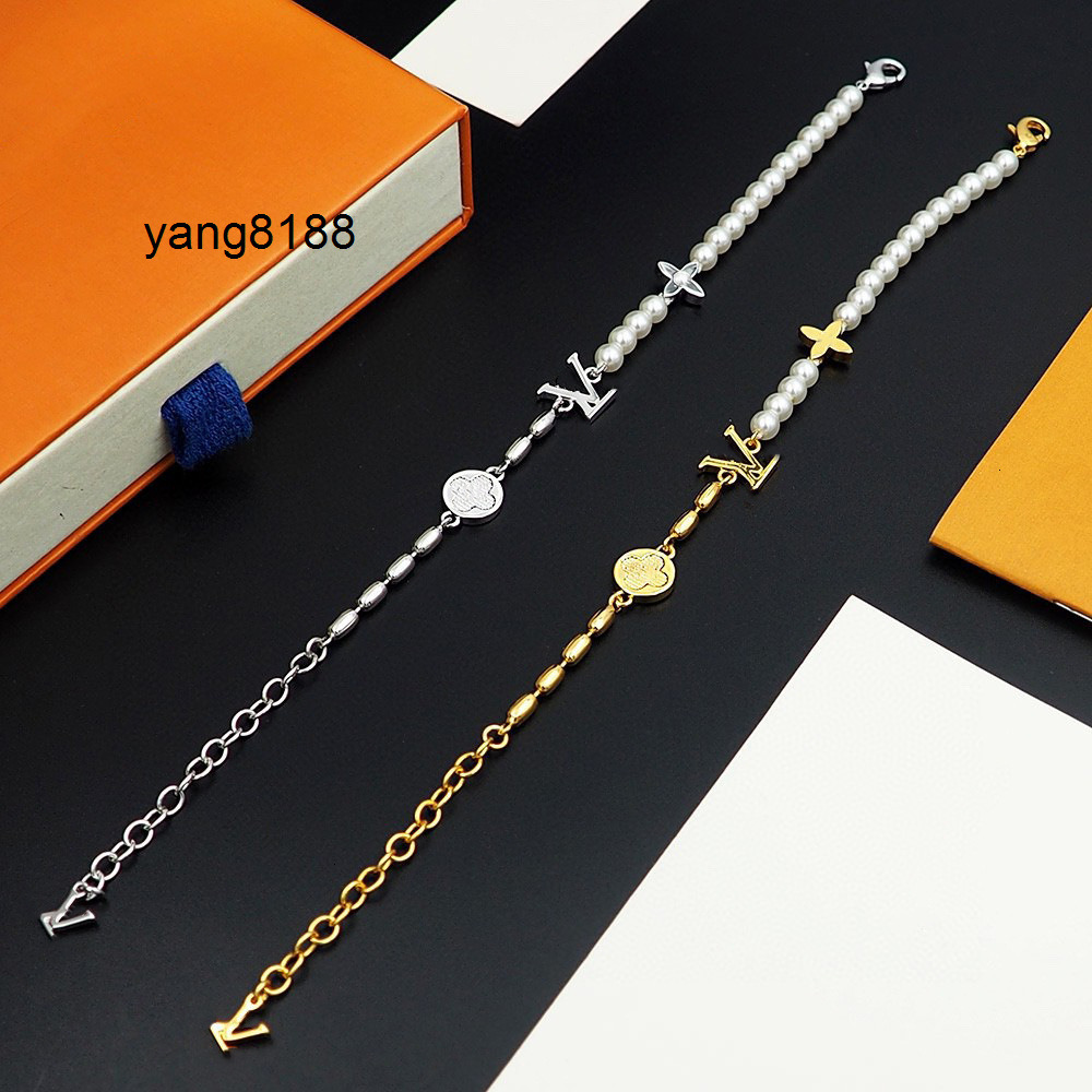 designer bracelet lou vuttines V Round Four-Leaf Flower Pearl Bracelet Womens White Diamond Pearl Flower Lvs Louise Lousi lvness louisities Bracelet