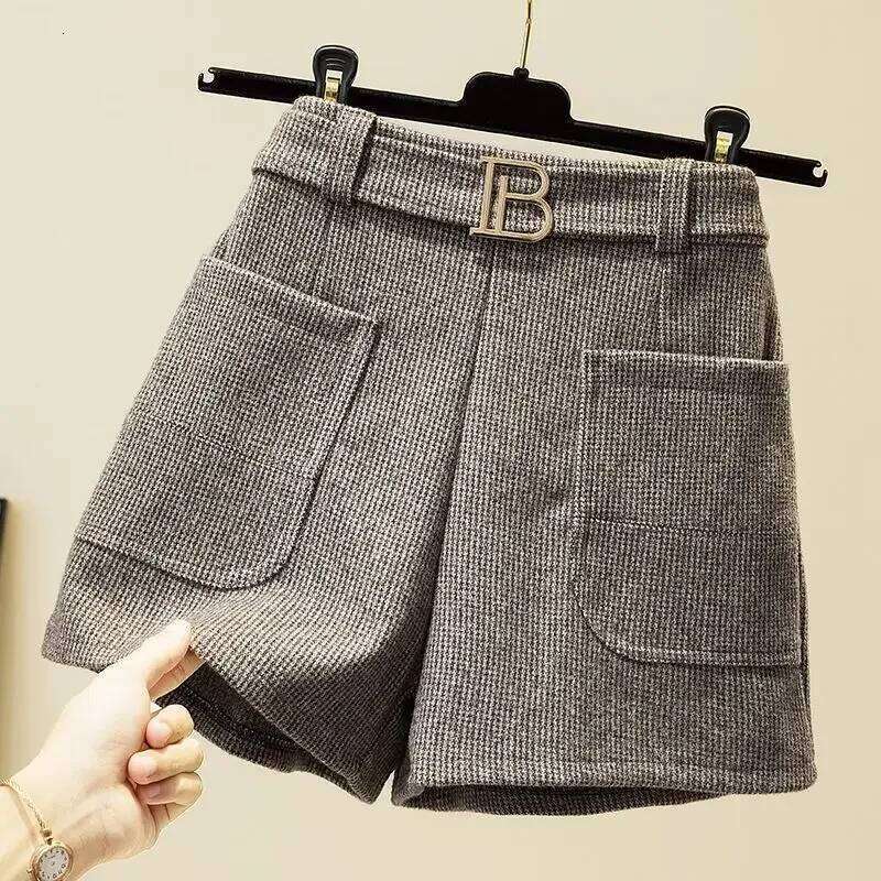 Simplicity Fashion Autumn New Woolen Women Plaid Zipper Pockets Korean Elegant Casual High Waist Loose A-line Wide Leg Shorts XJ260206