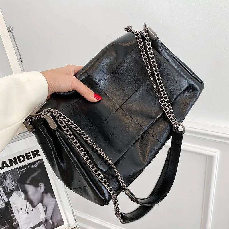 Large Capaci Commuter Tote Women's Chain Underarm Bag Fashionable Sensation 2025 New Autumn Winter Series Handbag Y260205
