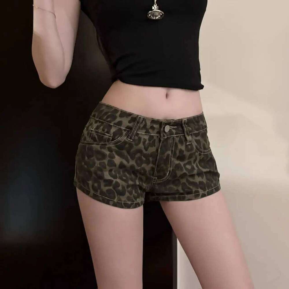 American Retro Low-rise Design Leopard Print Denim Shorts Women Summer C260206