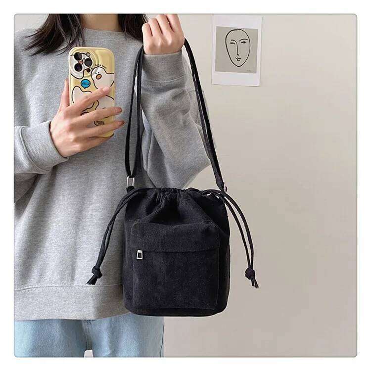 2025 New Women Middle Shoulder Korean Style Drawstring Bucket Casual Light Youth Crossbody Bag Whole Sale XJ260129