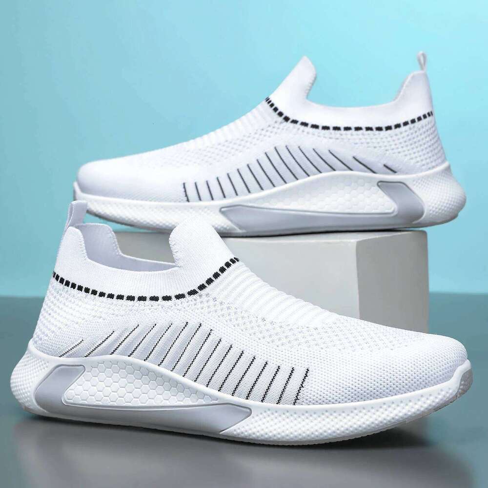 Spring men's tennis lightweight and comfortable casual sports fashionable flat discounted shoes free shipping