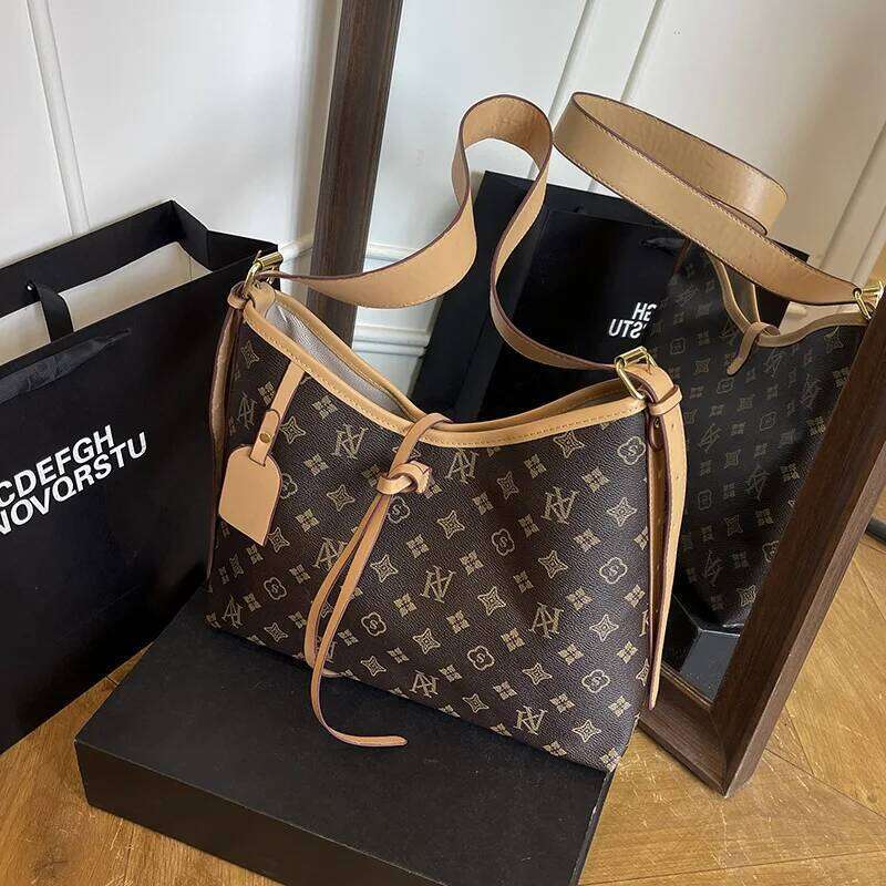 Winter Popular 2026 New Light Luxury Retro Printed Armpit Tote Women's Large-capacity Versatile Commuter Messenger Bag Y260205