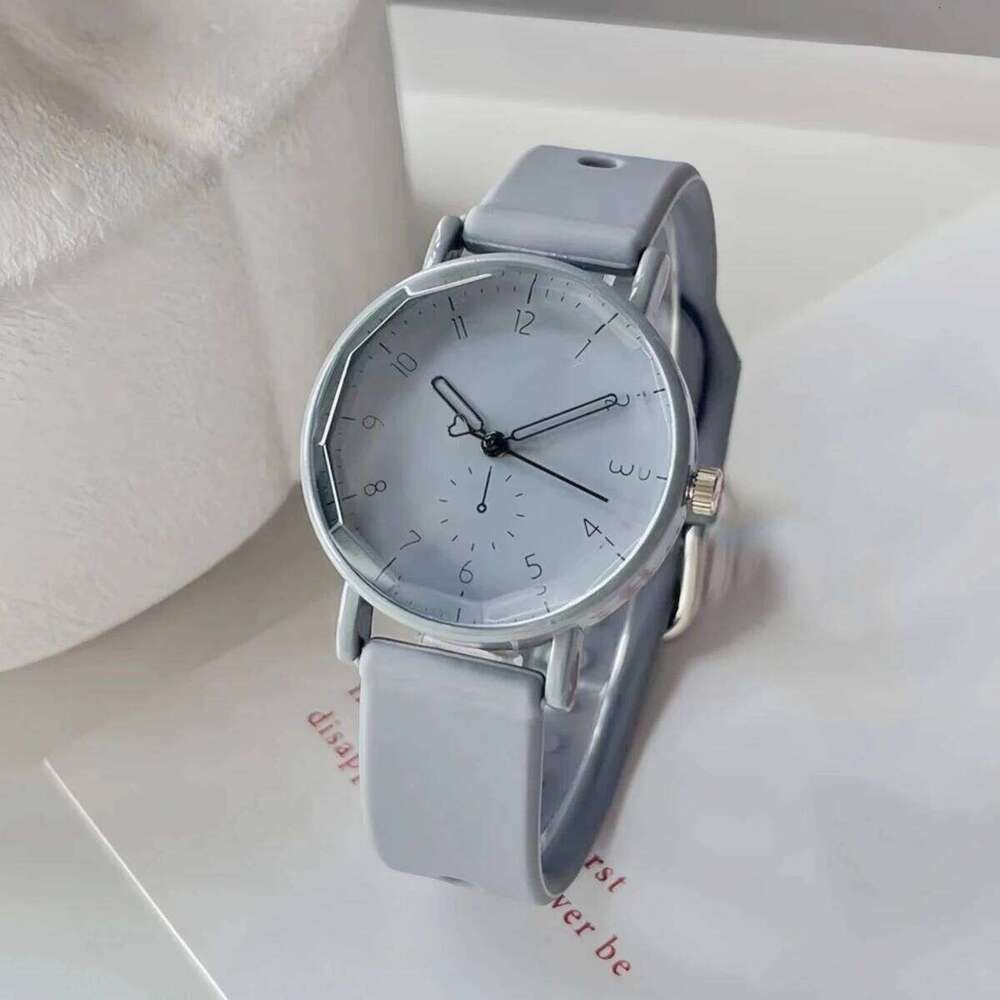 Fashion Candy Color Silicone Band Women Quartz Watch Arabic Dial Girls Students Wristwatch Z260206