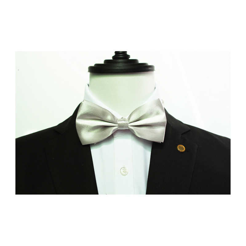 For the groom's wedding, the new groom's best man wears a black suit with a bow tie. It's a large-sized, super-large-sized, elongated v