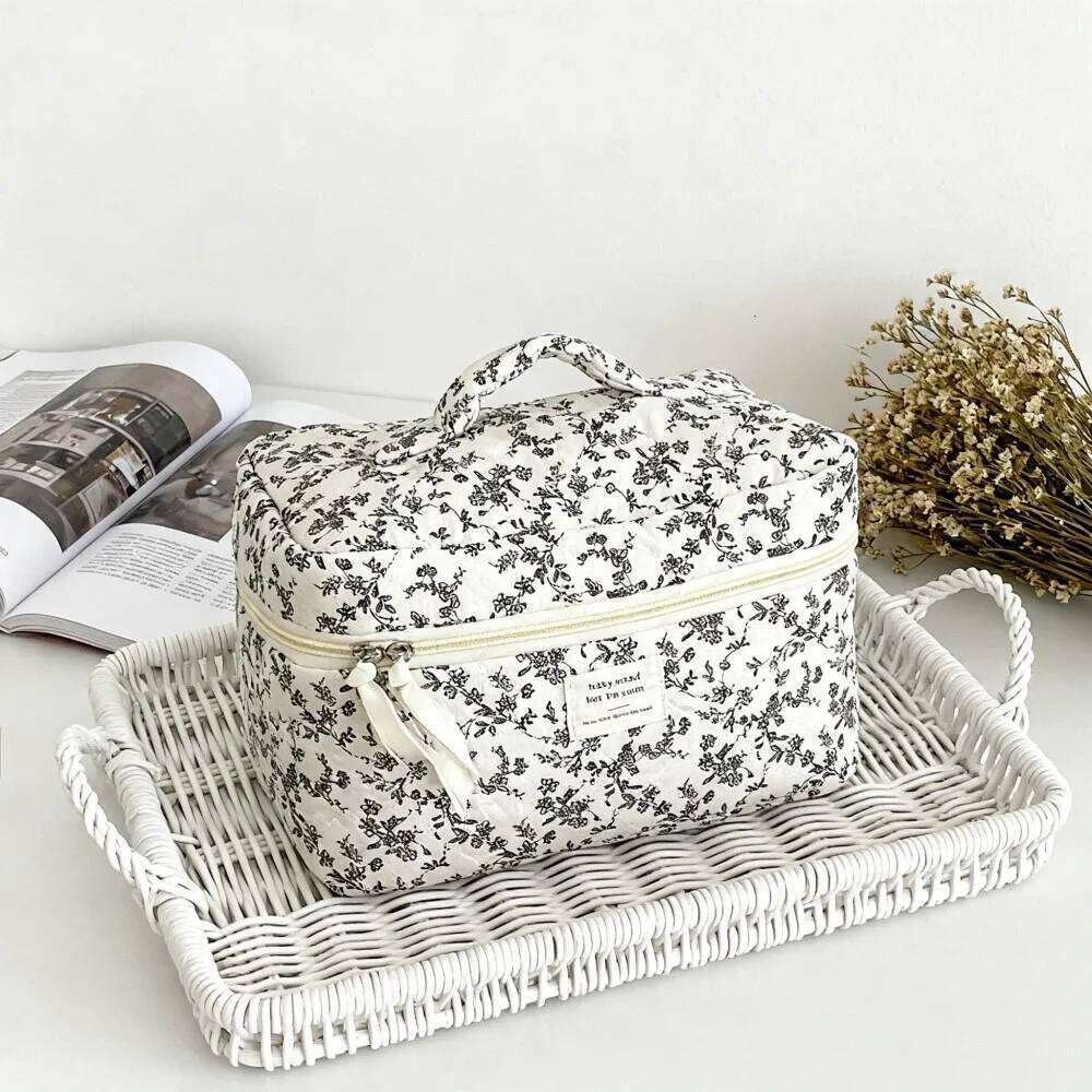 Large Capacity Gifts for Women Women's Bag For Travel Cosmetic Pouch Makeup and Cosmetics Organizer Y260206