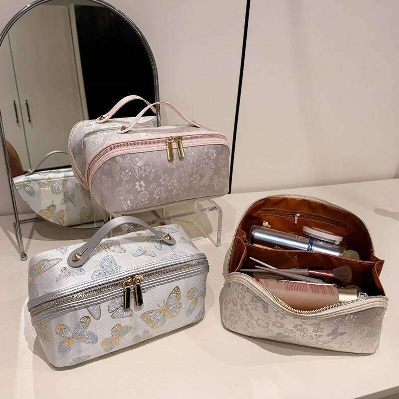 2025 New Portable Makeup Bag for Women, Large Capacity Independent Partition Bag, Handheld Toilet and Cosmetics Storage Y260206