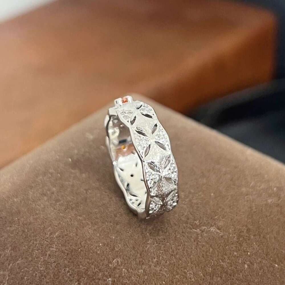 Vintage Italian Brushed Double-Sided Lace Hollow Light Luxury Retro Inlaid Diamond Ring