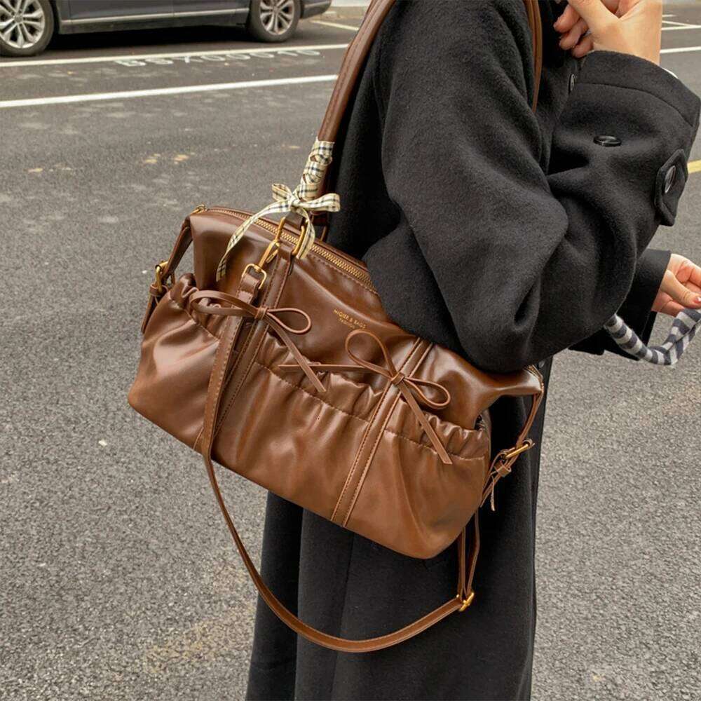 Retro Pleated Armpit Bag, Women's New Trendy Korean Version, Hand-Held Large Capacity Single Shoulder Commuting Bag Y260205