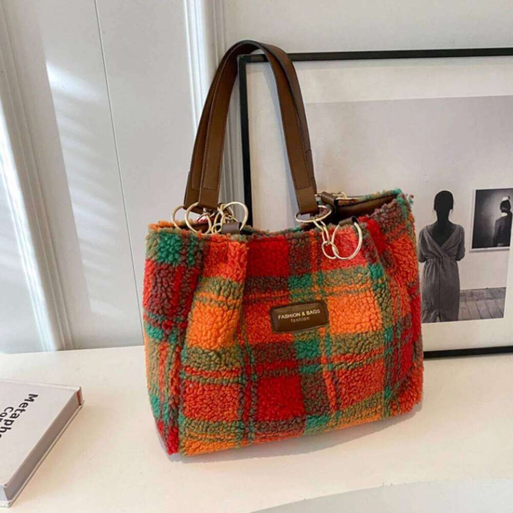 Red plush autumn and winter new lamb velvet hand underarm Fashion plaid shoulder large capacity Tote bag Y260205