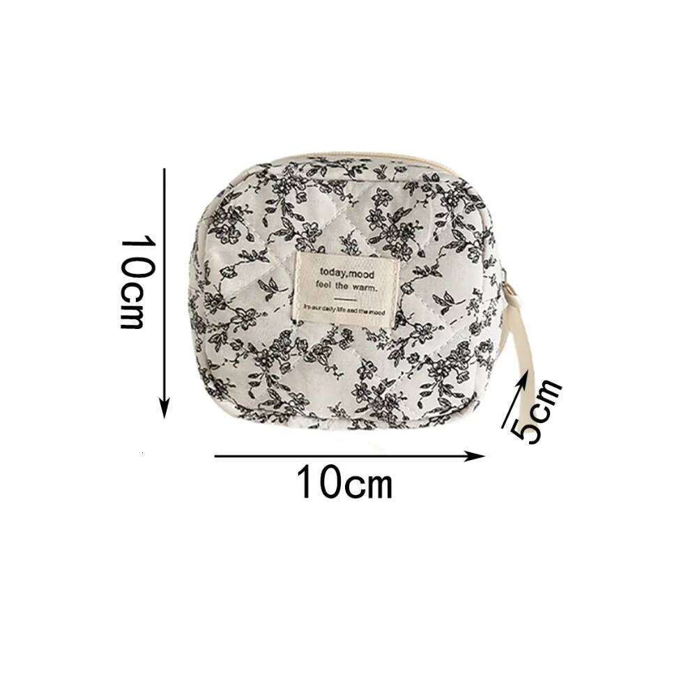 Kawaii Mini Makeup Bag Women Portable Cosmetic Purse for Lipstick Earphone Data Cable Storage Y260206