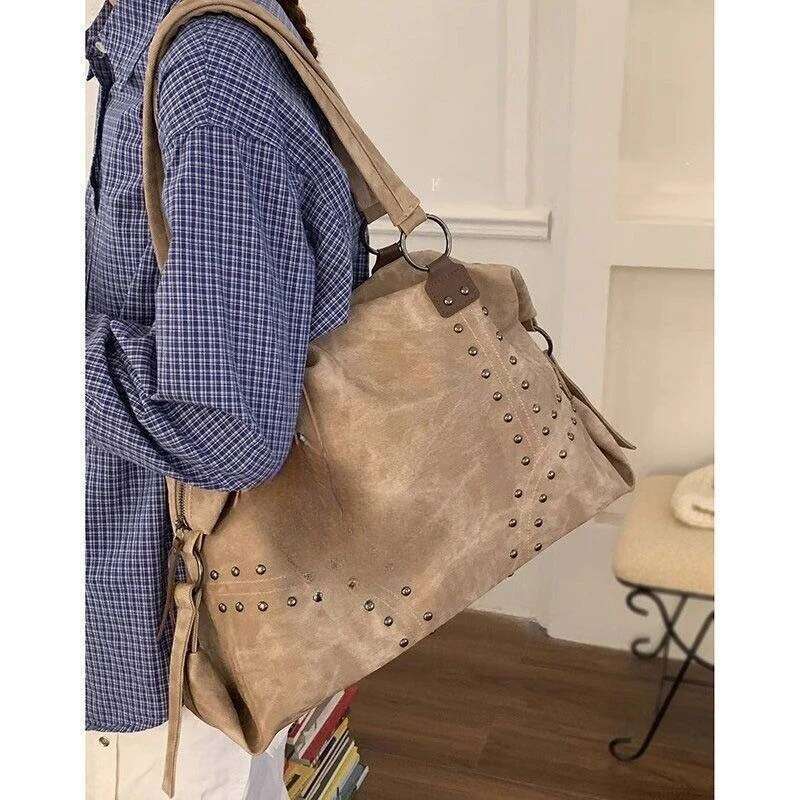 Streetwear Punk Y2k Bags Chic Vintage Commuter Single Shoulder Women 2025 New Rivet Tote Bag Large Capacity Travel Handbag Y260205