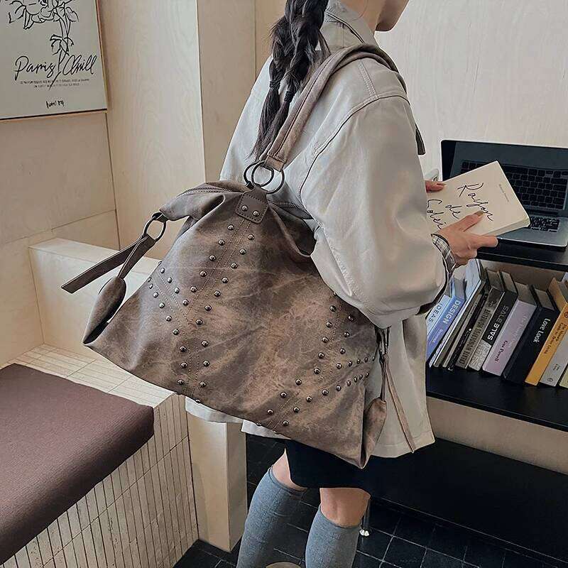 LEFTSIDE Rivets Large Capacity PU Leather Shoulder Bag for Women 2025 Winter Luxury Lady Punk Style Designer Tote Bags Handbags Y260205