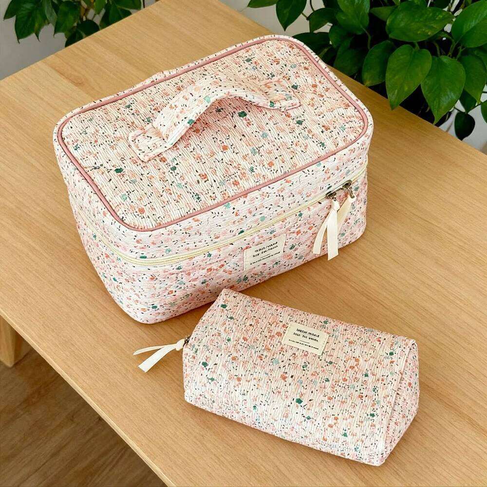 Bags Cosmetics Organizer Orange Makeup Brushes Traveling Cosmetic Bag Travel Large Toilet Kit Beauty Case Woman Y260206