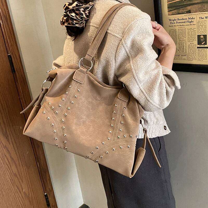 Vintage Simple Portable Underarm Women's New Fashionable Cool Rivet Tote Autumn Fashion Commuter Shoulder Bag Y260205