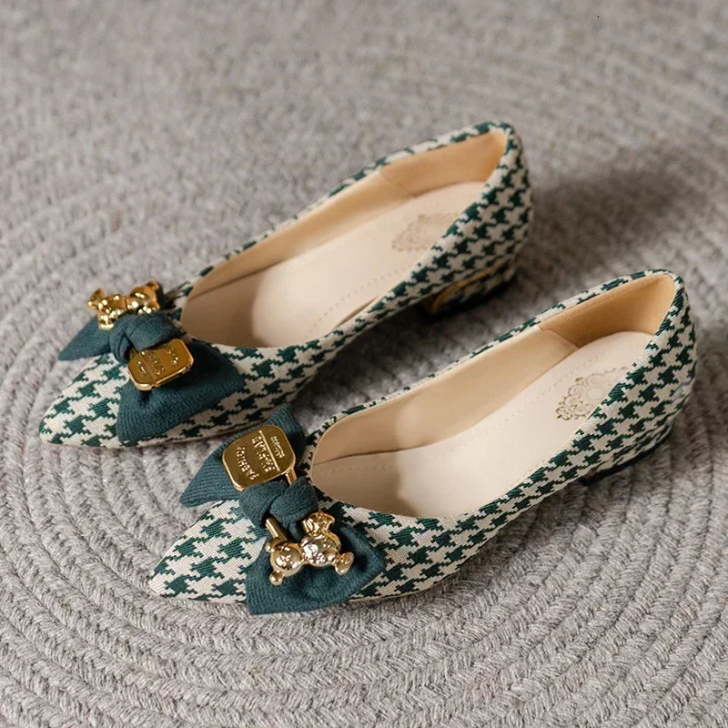 Fashion Rivet Pointed Toe Shallow Women Shoes Spring PU Leather Slip on Basic Casual Flats Female Zapatos De Mujer 260124