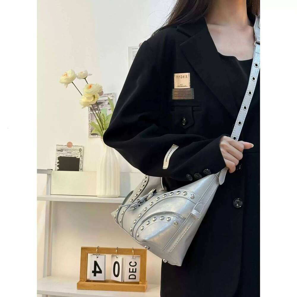 Y2k Rivet Design Shoulder Underarm Bags for Women Versatile Solid Color Ladies Crossbody Bag Portable Girls PU Leather Handbags Y260205