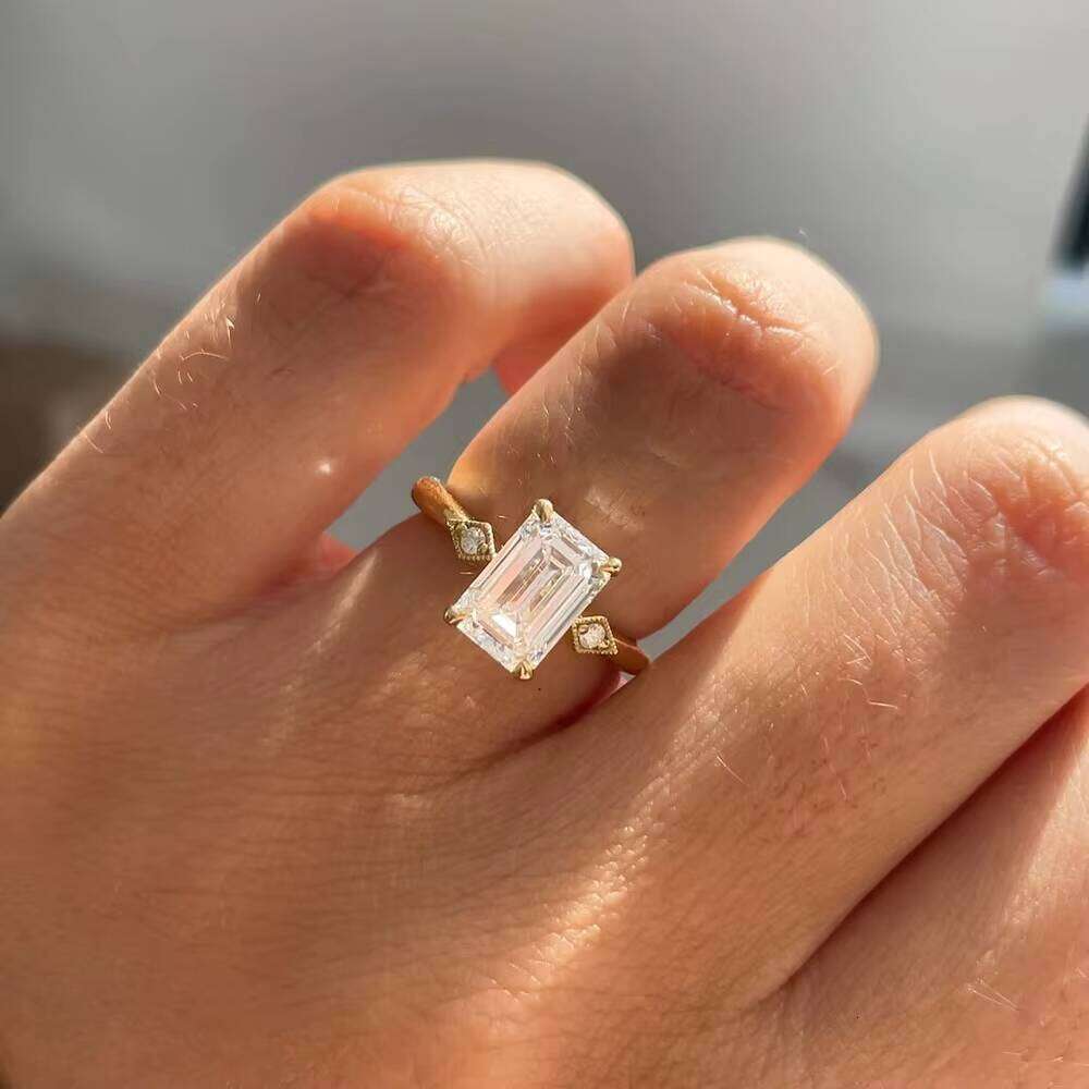 Luxury Emerald Cut Moissanite Ring Gold Platinum Silver Setting Vintage Side Stone Engagement Jewelry Factory Price
