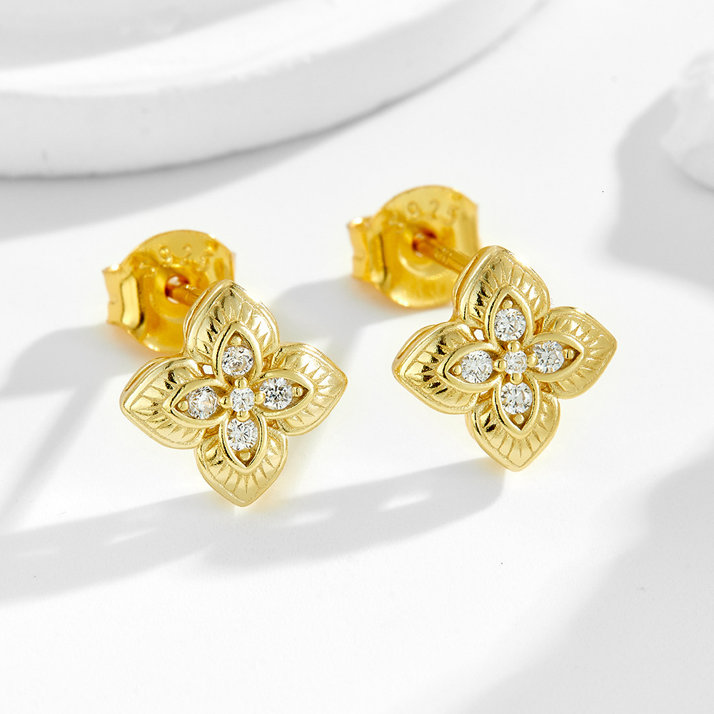 bestseller S925 sterling silver diamond-encrusted four-leaf clover for women, fashionable, simple, light luxury ins earrings