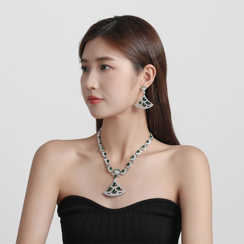 Necklace New Product: Fan-Shaped Necklace With Gold-Plated Pendant, Luxurious And High-End Necklace Evening Party Accessory For Women Necklace