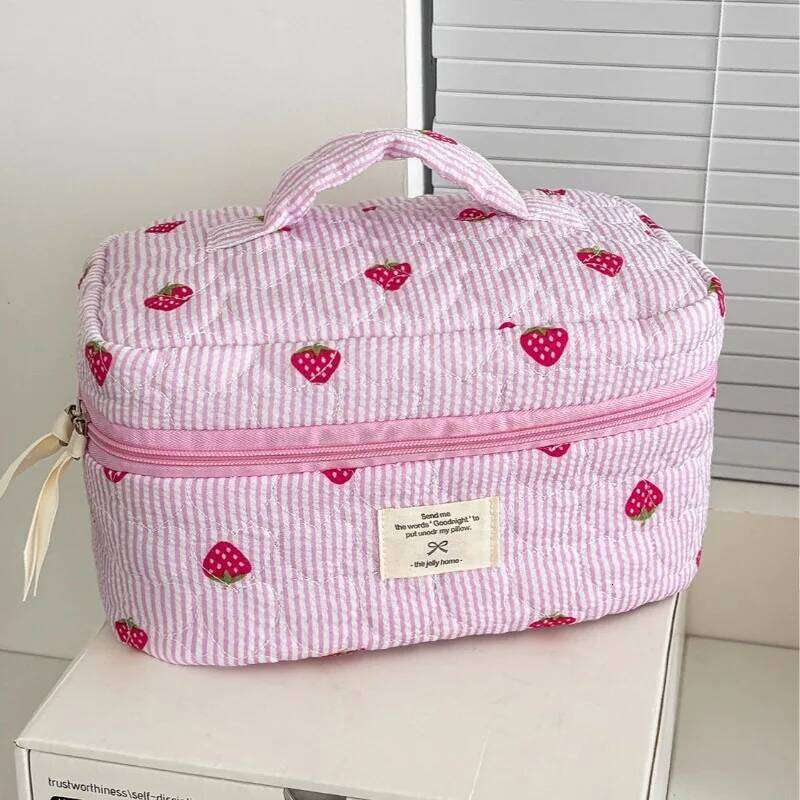 Women Cosmetic Quilted Cute Pink Strawberry Travel Organizer Toiletry Makeup Storage Pouch Handbag Ladies Zipper Bag Y260206