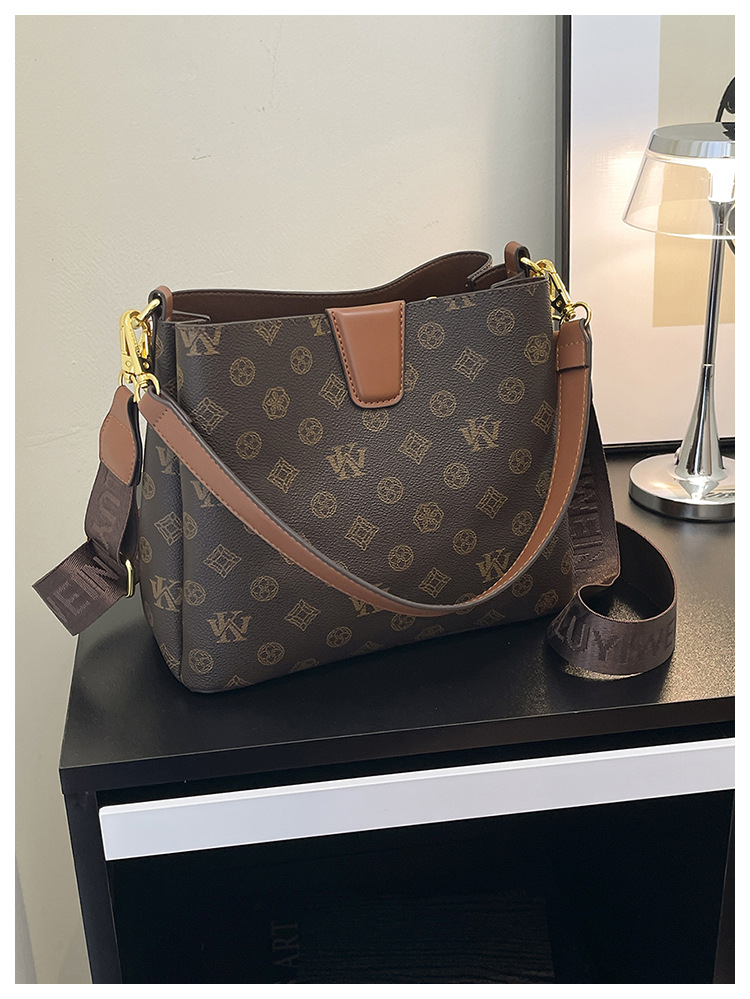 LUYIWEINASI bag Shoulder tote Saddle Bags for Women - Trendy Semi-Circle Crossbody Purse Premium Textured Shopping Tote Handbag