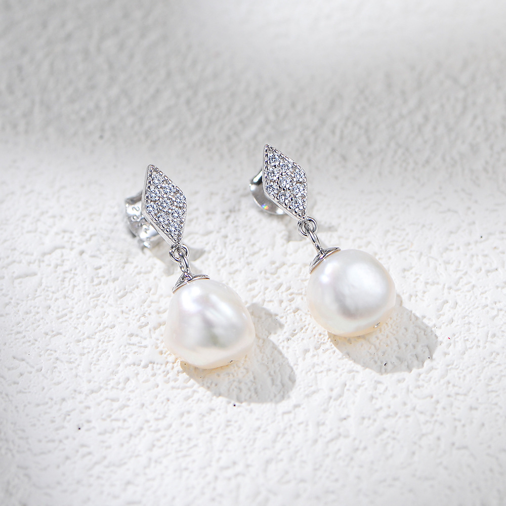 s925 sterling silver geometric diamond-shaped natural pearl for women, simple fashion light luxury style earrings