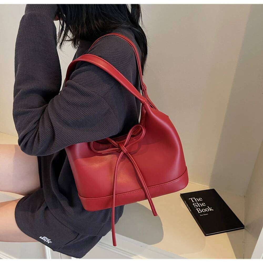 Korean Style Bow Knot Unique PU Leather Women's Simple Commuter Single Shoulder Large Capacity Underarm Tote Bag Y260205