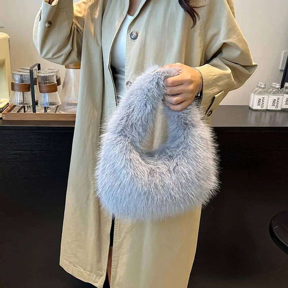 Solid Color Faux Fur Bag for Women Winter Soft Plush Handbags Ladies Small Elegant Tote Bags Fashion Trend Female Furry Purse XJ260129