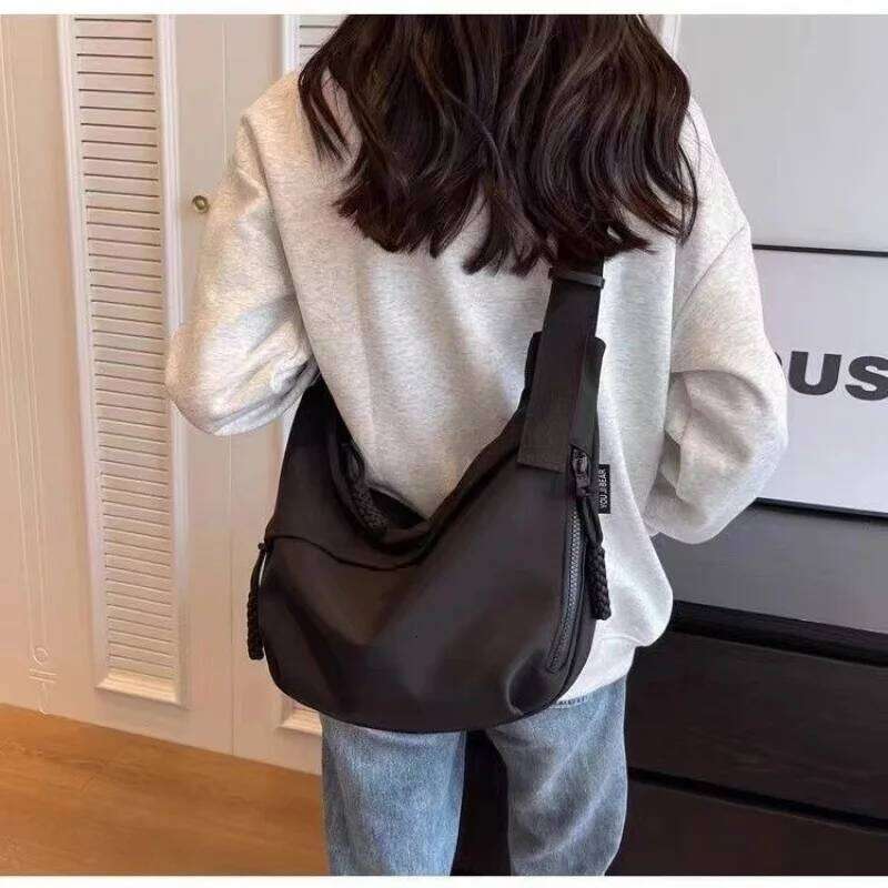 New Crossbody Large Capacity Casual Shoulder Versatile Nylon Dumpling Bag for Women Autumn Winter Fashion XJ260129